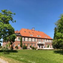 Blick vom Park auf das Schloss