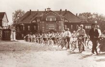 Tonnenabschlagen ein aus der Schwedenzeit stammendes Dorffest ca. 1930