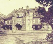 Manor house after modification in the German reform architecture style in 1906 Manor house 1910