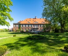 Park mit Blick auf das Gutshaus © DOMUSimages